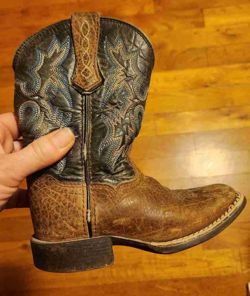 Ariat kids horseback riding boot side view.