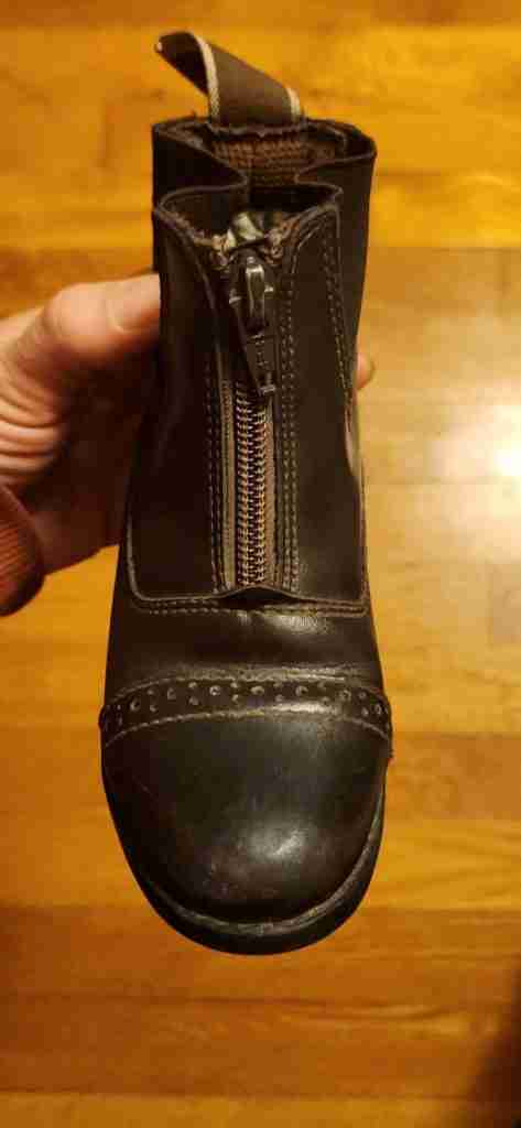 Equistar children’s paddock boot front view with front zipper.